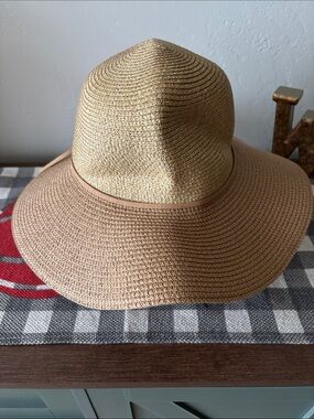 Classic Women's Two-Tone Straw Sun Hat in Tan and Beige